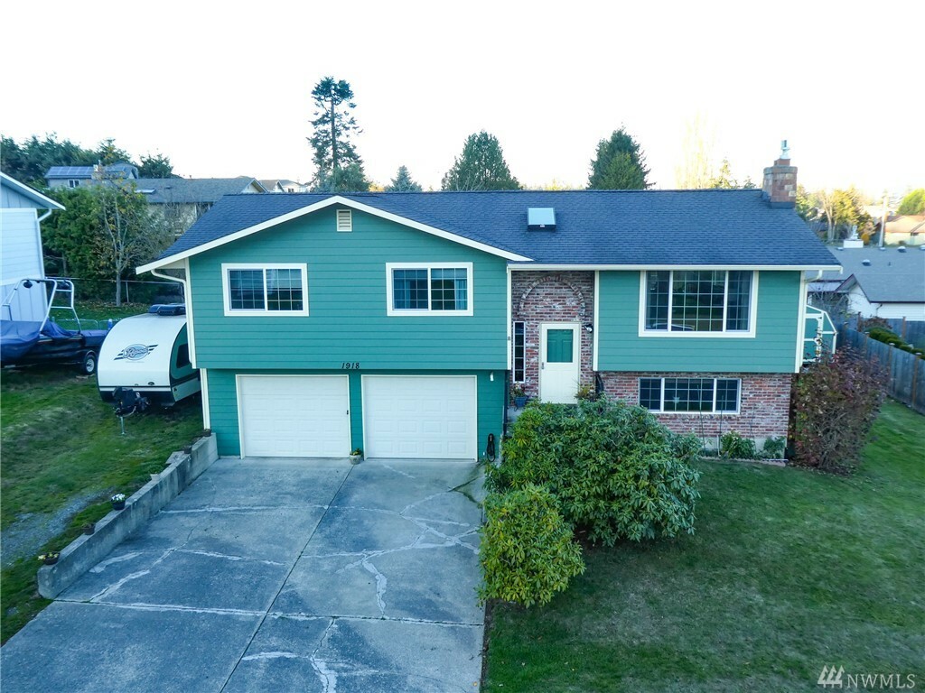 Property Photo:  1918 39th St  WA 98221 