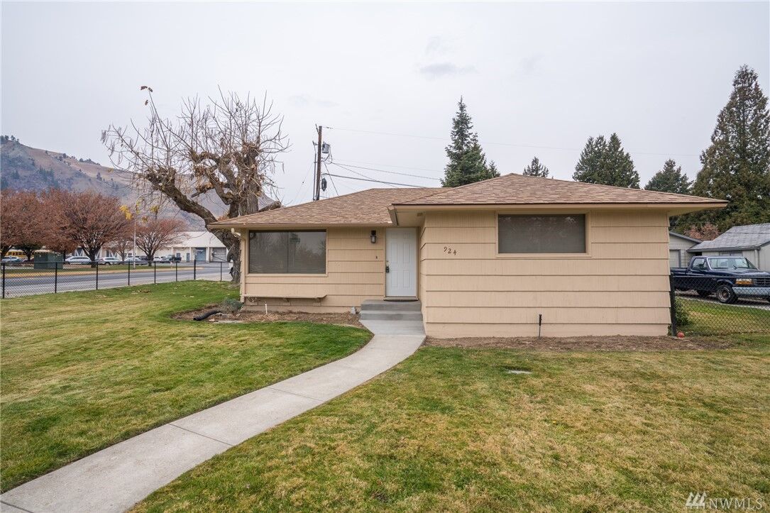 Property Photo:  924 S Howard  WA 98801