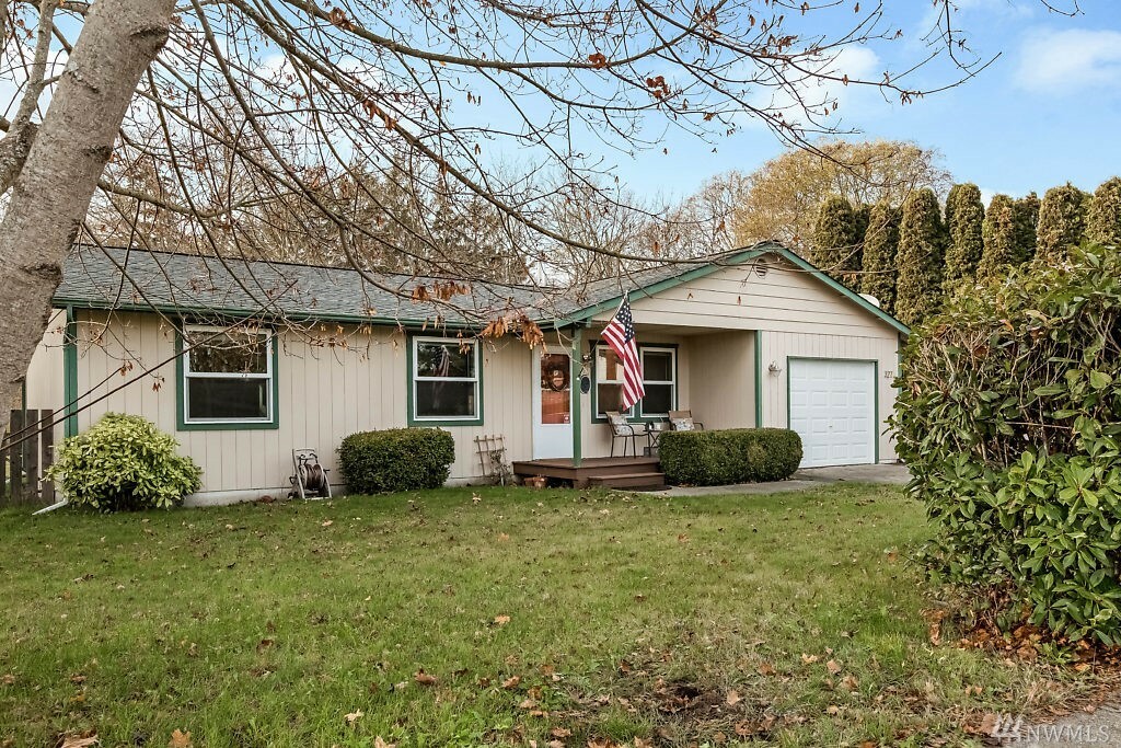 Property Photo: 327 SE Fisher Ct WA 98277