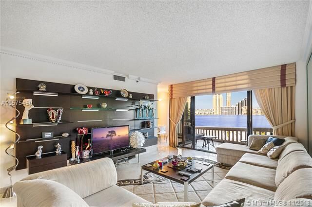 Property Photo: 2800 Island Blvd 301 FL 33160