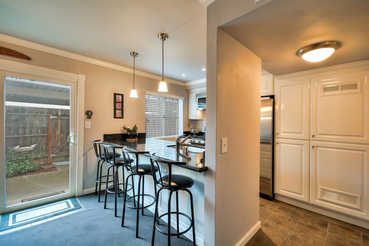 Property Photo: 24 Creeks Edge Way CA 95823
