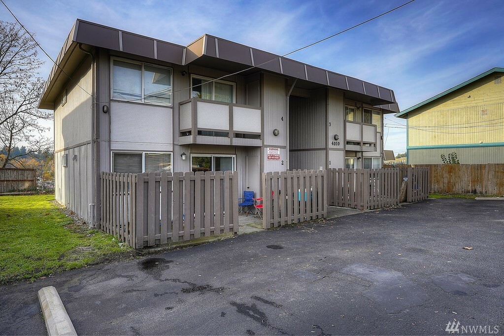 Property Photo:  4010 S Puget Sound Ave  WA 98409 