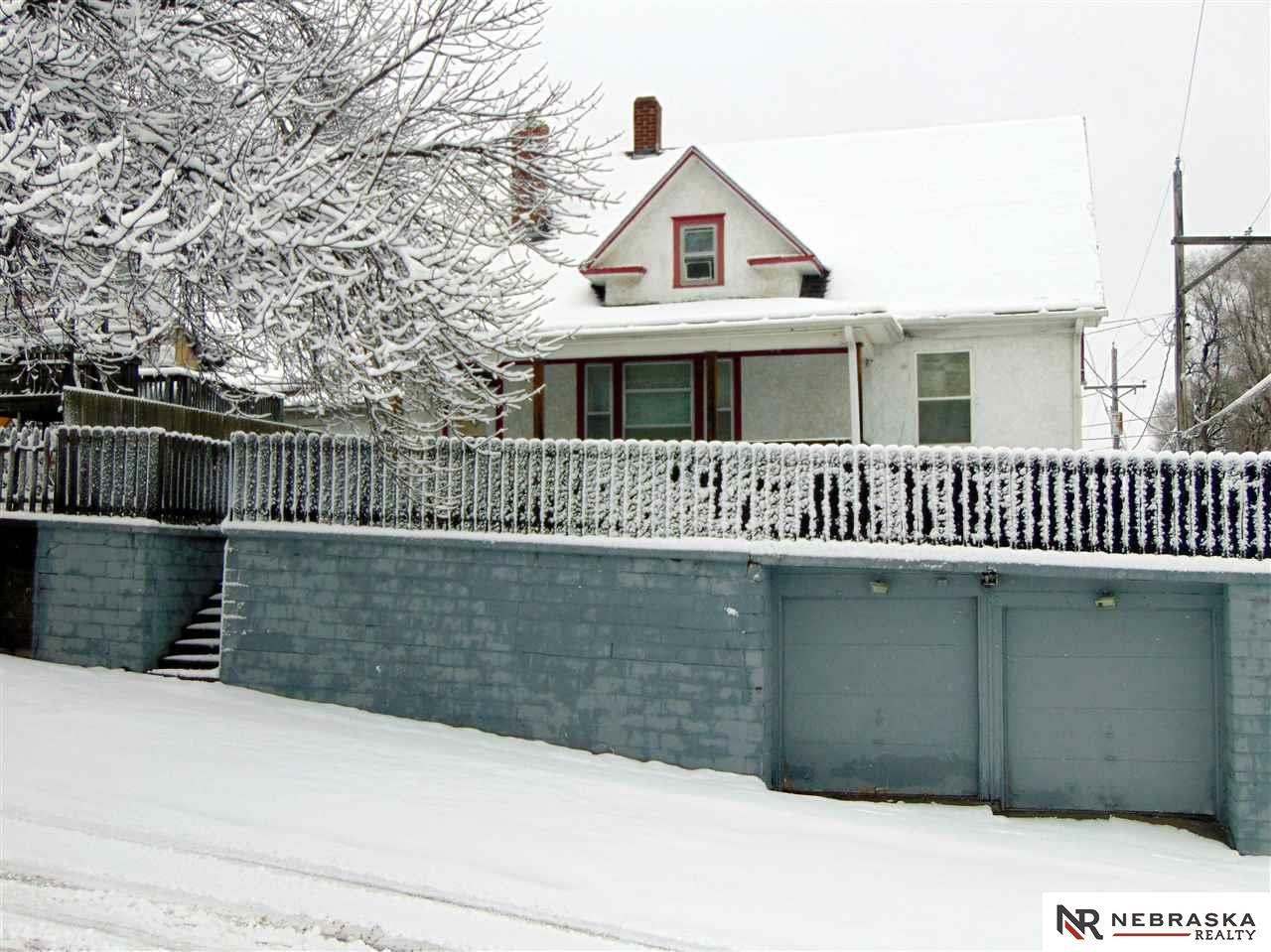 Property Photo:  1420 Hickory  NE 68108 