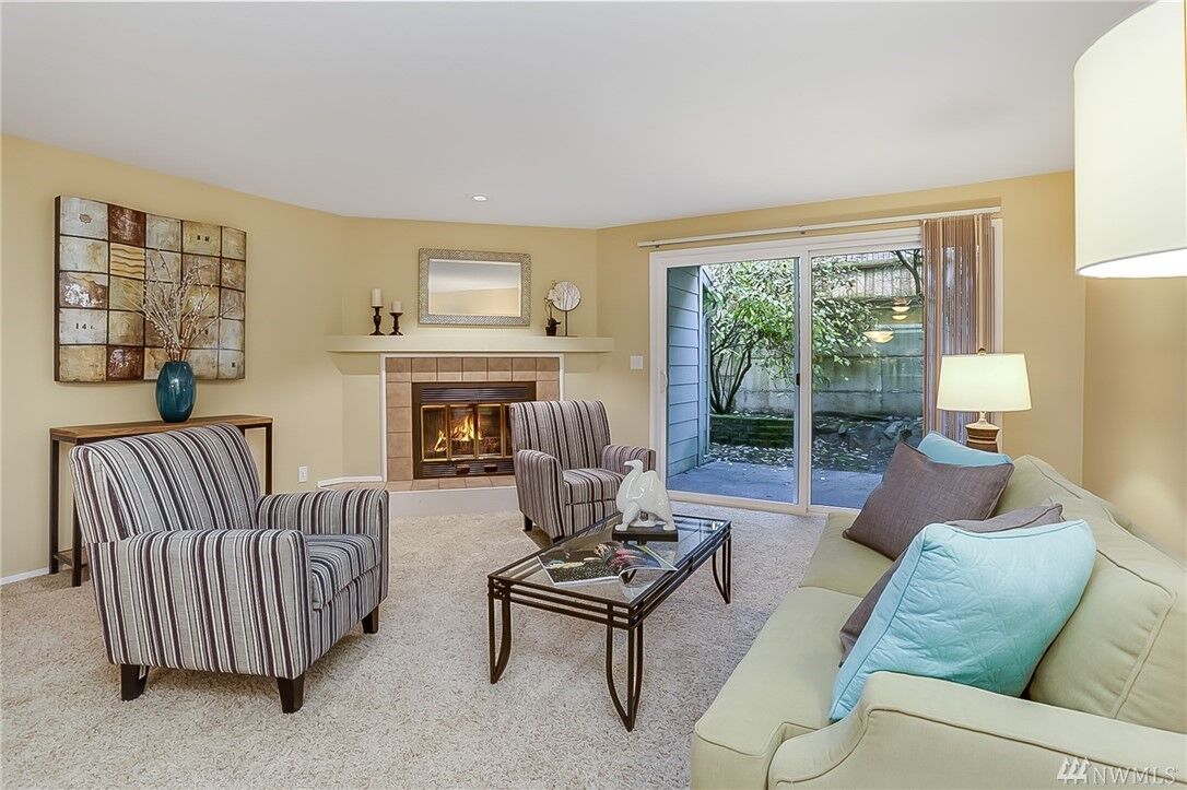 Property Photo:  9522 1st Ave NE B6  WA 98115 