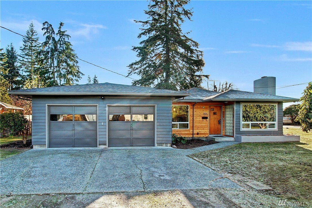 Property Photo:  805 Chester St  WA 98284 