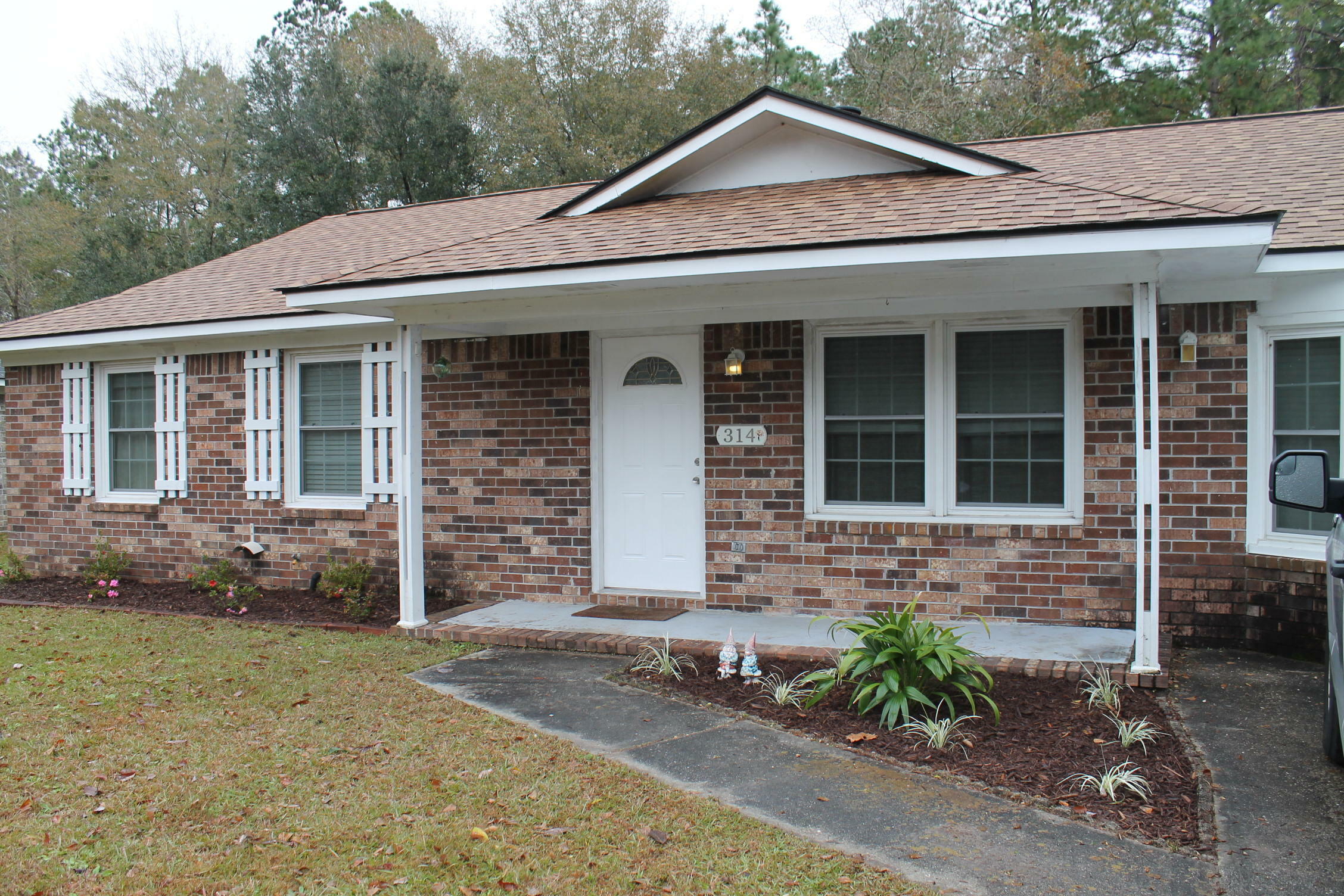 Property Photo:  314 Village Green Circle  SC 29486 