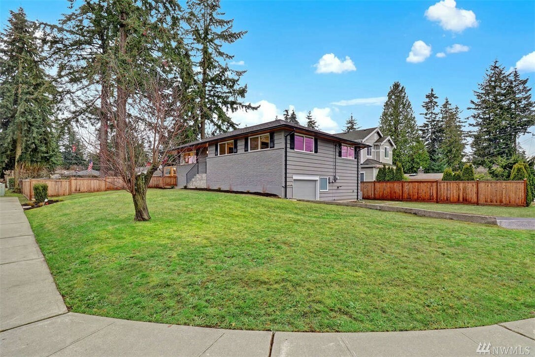 Property Photo:  19923 Fremont Ave N  WA 98133 