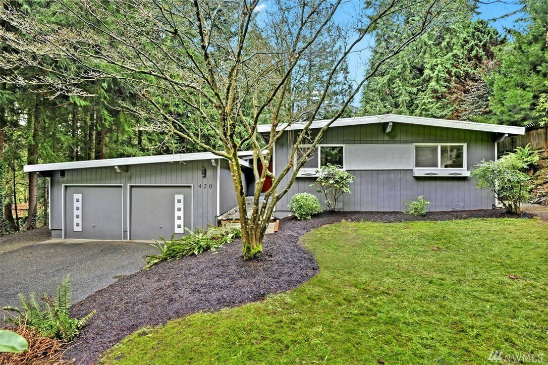 Property Photo:  420 SW Forest Dr  WA 98027 