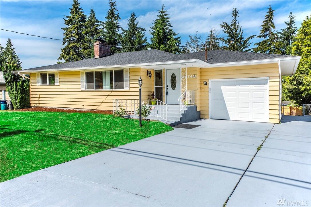 Property Photo: 31743 8th Ave S WA 98003