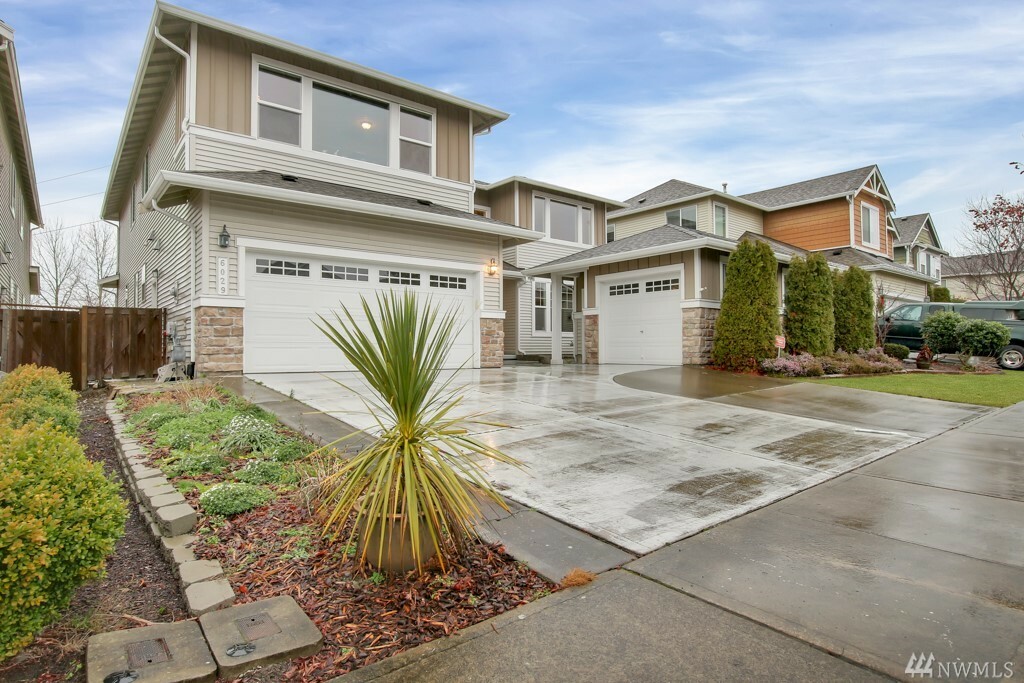 Property Photo:  6029 Montevista Dr SE  WA 98092 