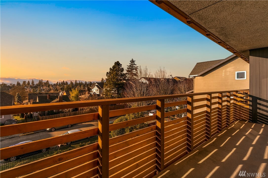 Property Photo:  4444 44th Ave SW 305  WA 98116 