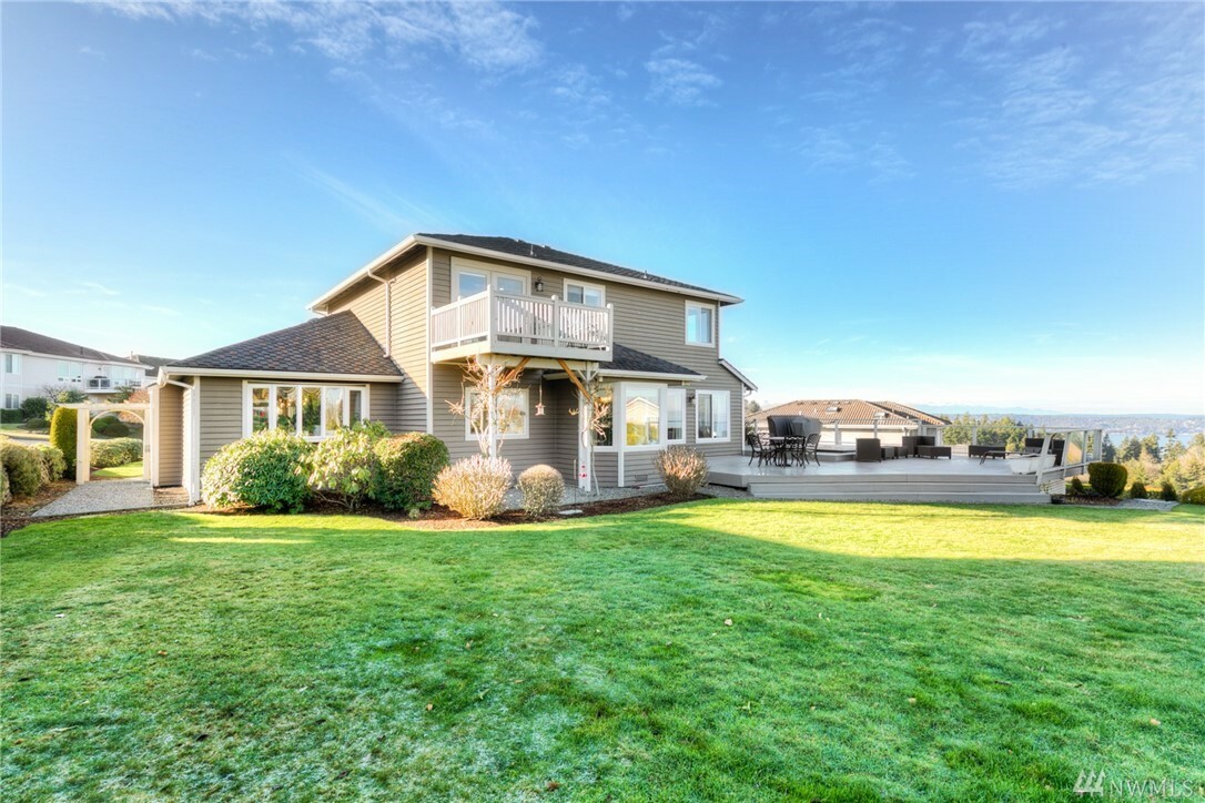 Property Photo: 2117 Hillside Dr NE WA 98422
