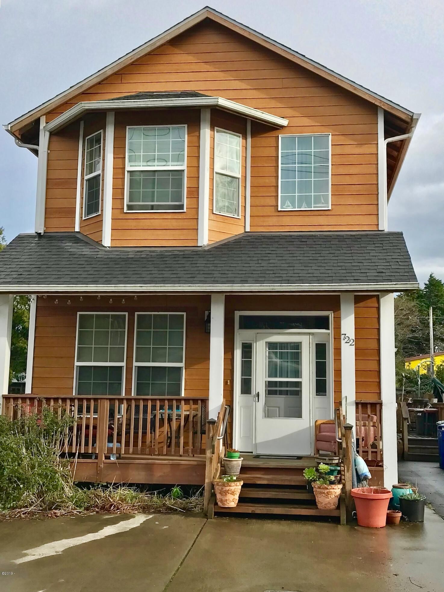 Property Photo:  722 SE Port Avenue  OR 97367 