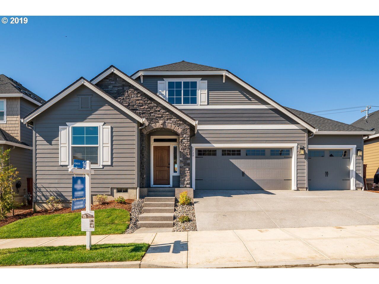 Property Photo:  1749 S 46th Pl  WA 98642 