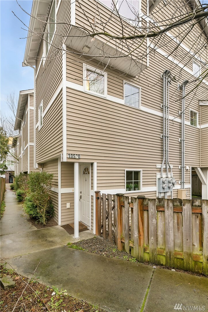 Property Photo:  10520 Whitman Ave N A  WA 98133 