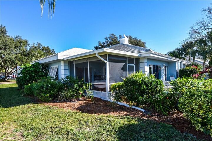 Property Photo:  420 Wexford Circle 124  FL 34293 