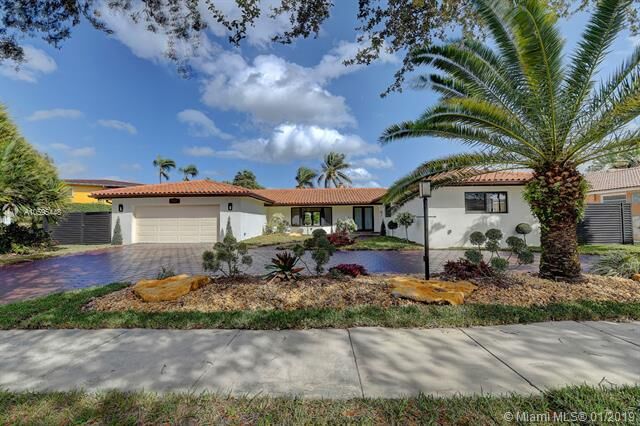 Property Photo:  15905 W Prestwick Pl  FL 33014 