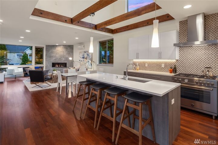 Property Photo: 2133 N 62nd St WA 98103
