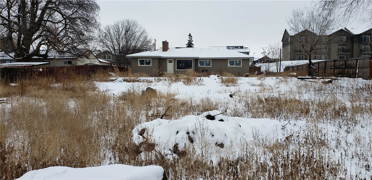 Property Photo: 1002 N Colorado Ave WA 98802