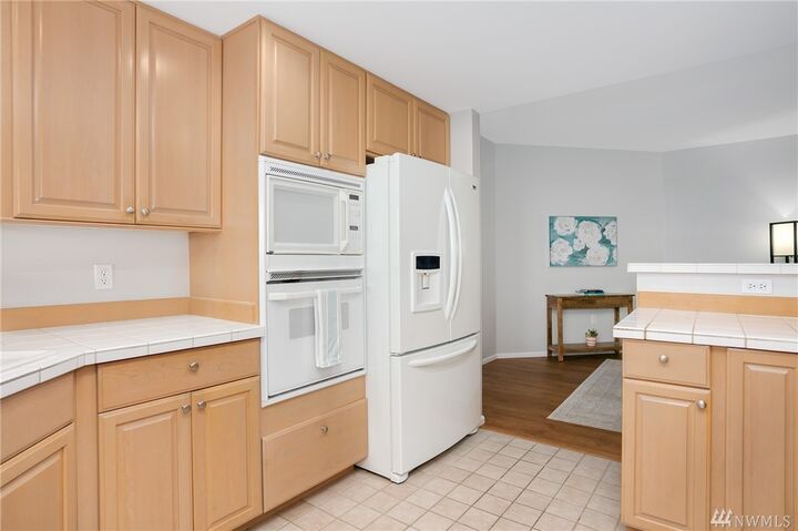 Property Photo: 177 107th Ave NE 1107 WA 98004