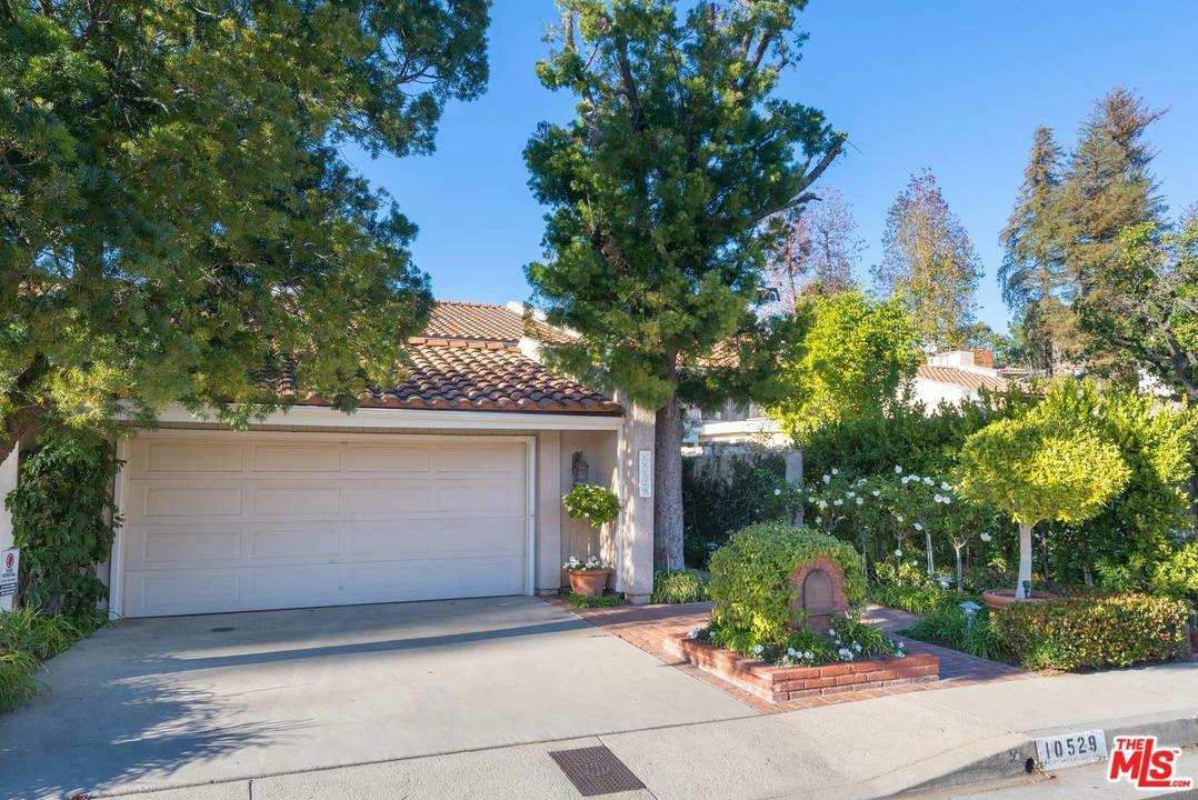 Property Photo: 10529 Clearwood Ct CA 90077