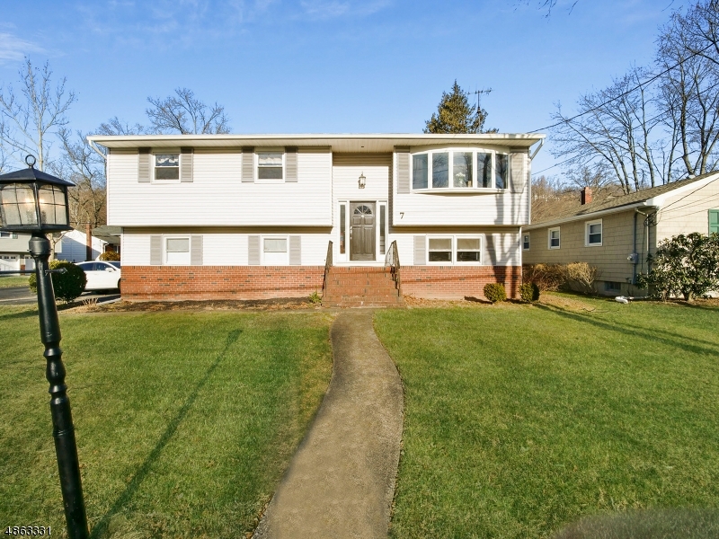 Property Photo: 7 Canterbury Dr NJ 07076