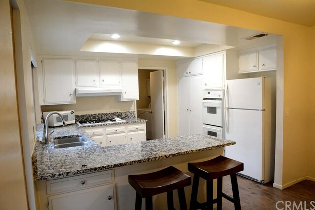 Property Photo: 842 Via Zapata CA 92507
