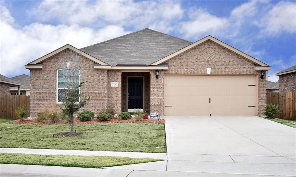 Property Photo: 204 Cottonwood Drive TX 75407
