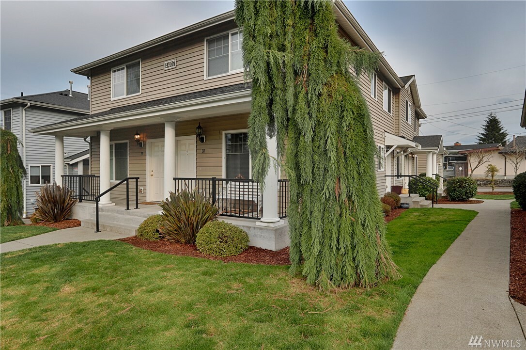 Property Photo:  4407 Hoyt Ave Abcd  WA 98203 