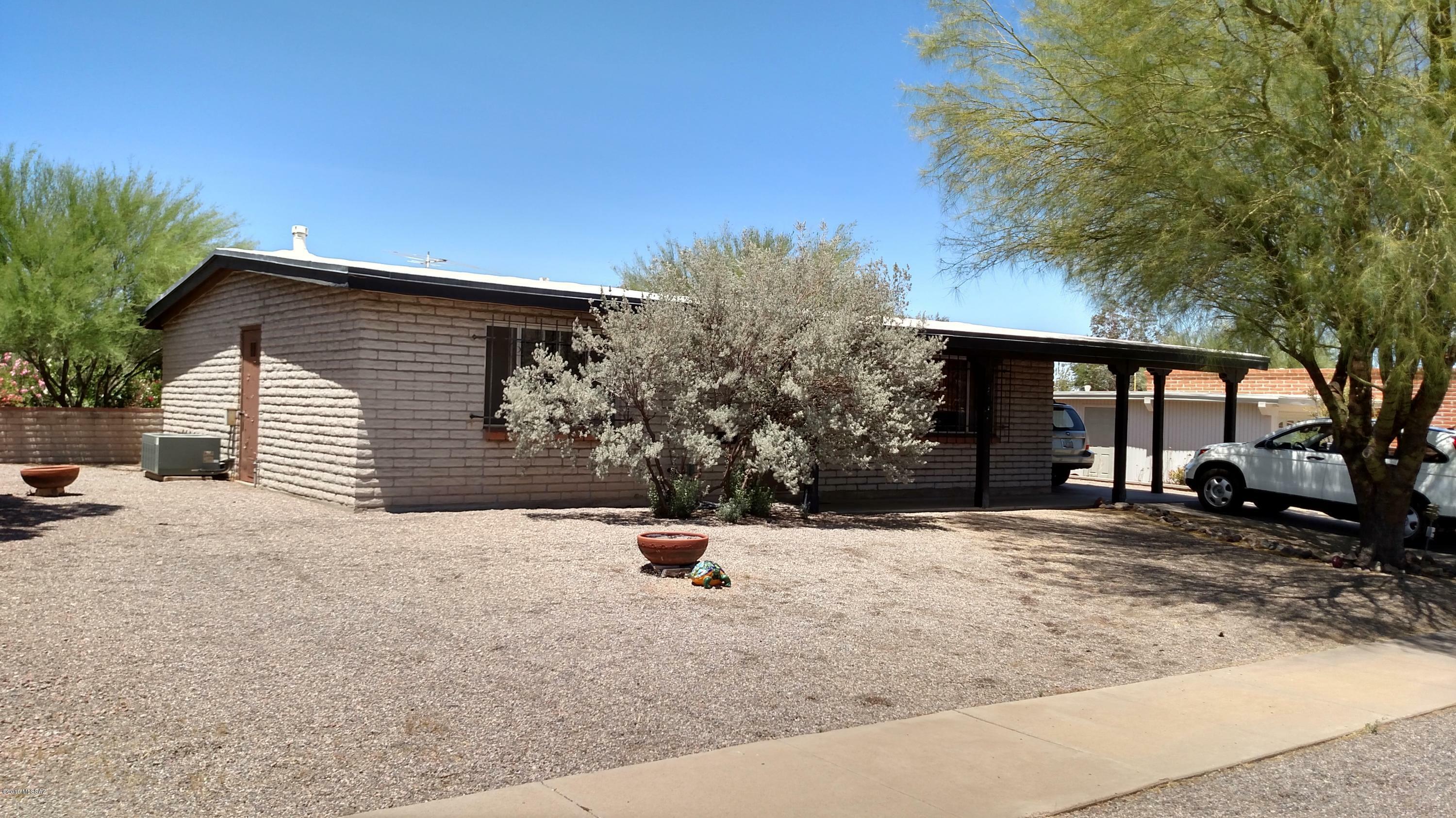 Property Photo:  149 E El Limon  AZ 85614 