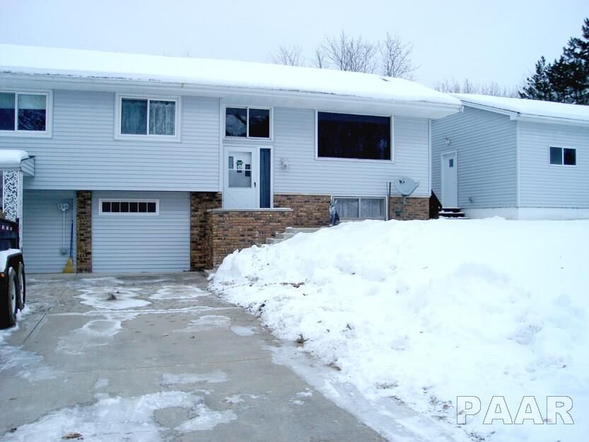 Property Photo:  2708 N Taylor  IL 61536 