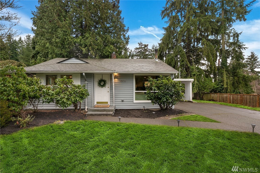 Property Photo:  1005 NE 188th St  WA 98155 