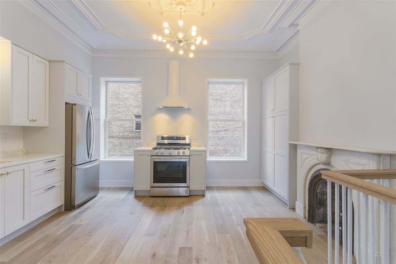 Property Photo:  283 Varick St 1  NJ 07302 