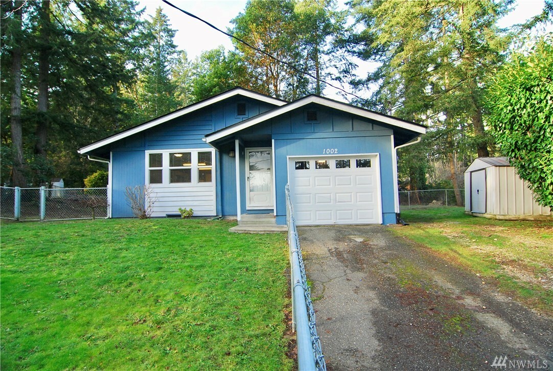 Property Photo:  1002 SW Circle Dr  WA 98367 