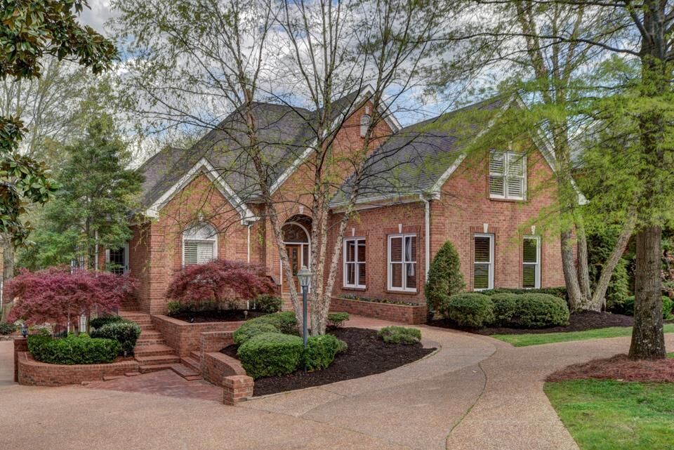 Property Photo:  118 N Country Club Dr  TN 37075 
