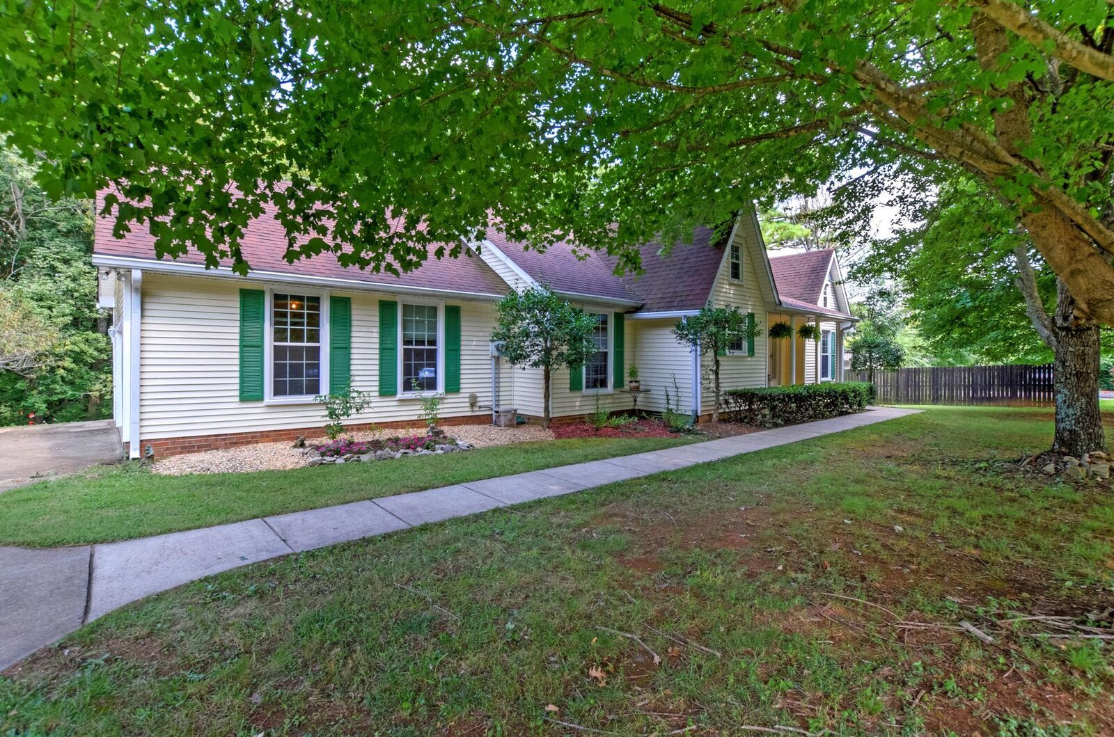 Property Photo:  306 Dorris Ct  TN 37075 