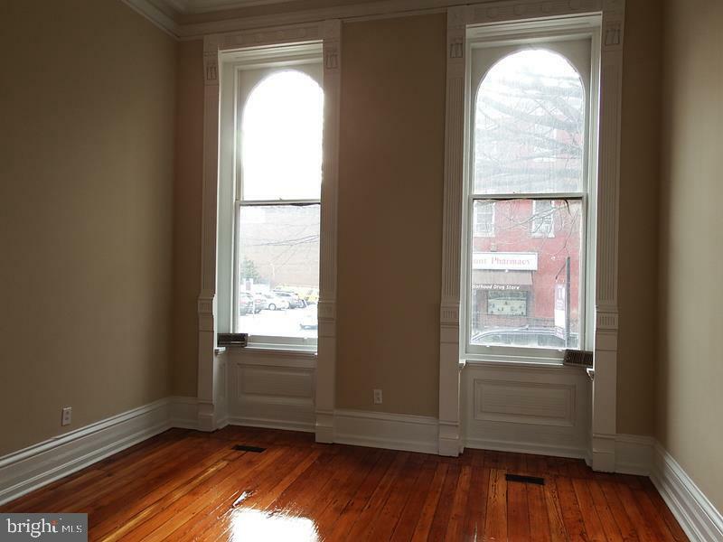 Property Photo:  1901 Green Street 2  PA 19130 