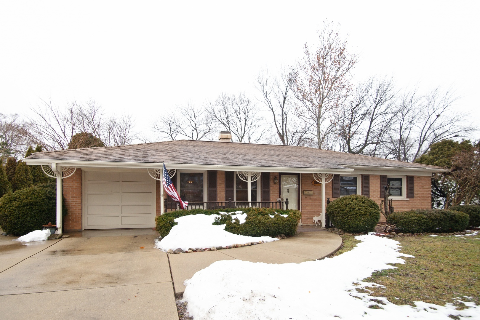 Property Photo:  104 Wilshire Drive  IL 60090 