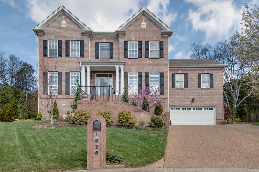 Property Photo:  1825 Apple Ridge Cir  TN 37211 