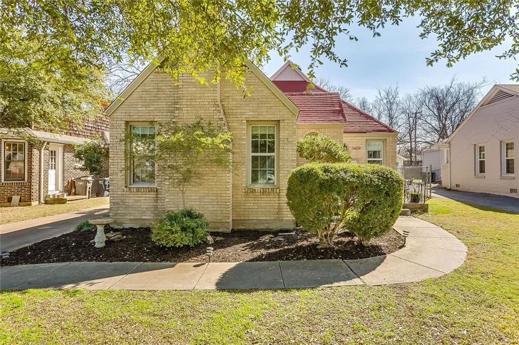Property Photo:  3409 Park Ridge Boulevard  TX 76109 