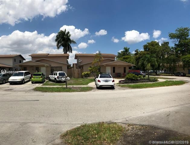 Property Photo: 1261 W 42nd St FL 33012