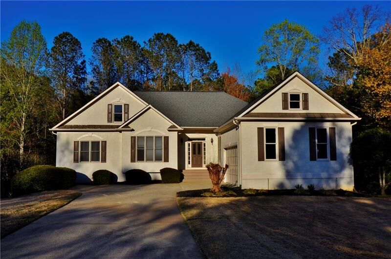 Property Photo:  102 Oak Pointe Court NW   30102 