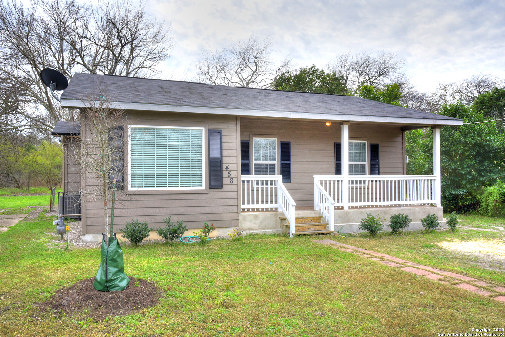 Property Photo:  458 W Harding Blvd  TX 78221 