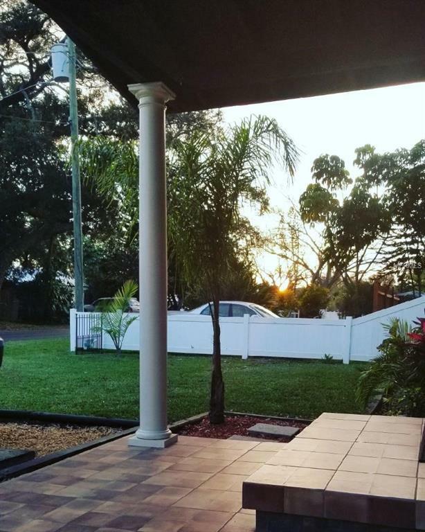 Property Photo: 615 25th Avenue E FL 34208