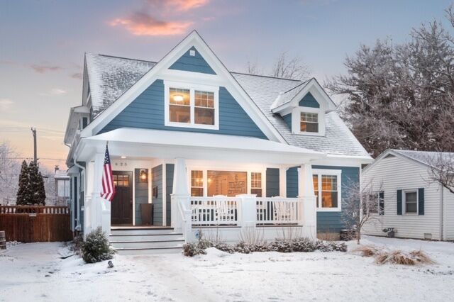 Property Photo:  625 North Eagle Street  IL 60563 