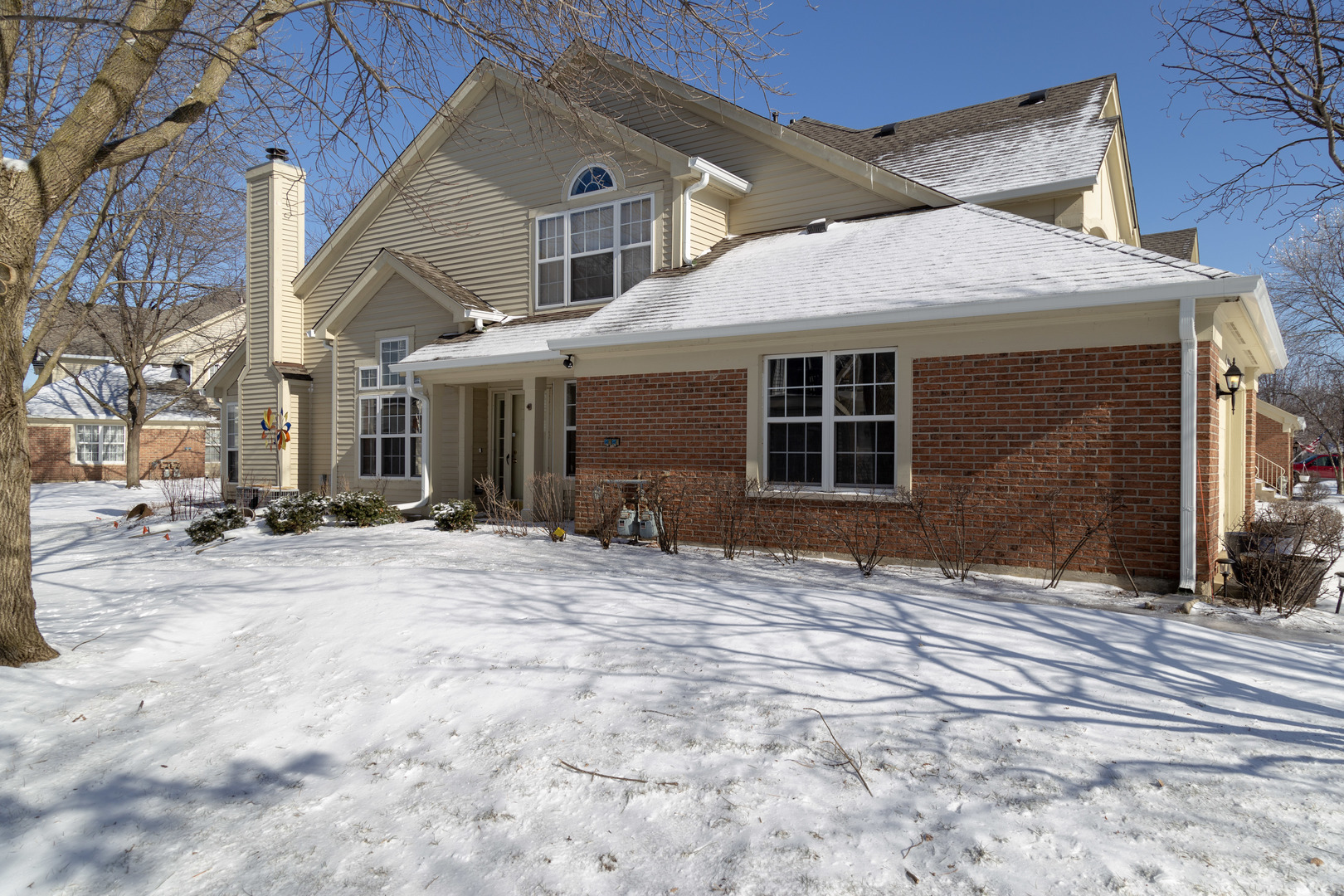 Property Photo:  1655 Columbia Circle 1  IL 60103 