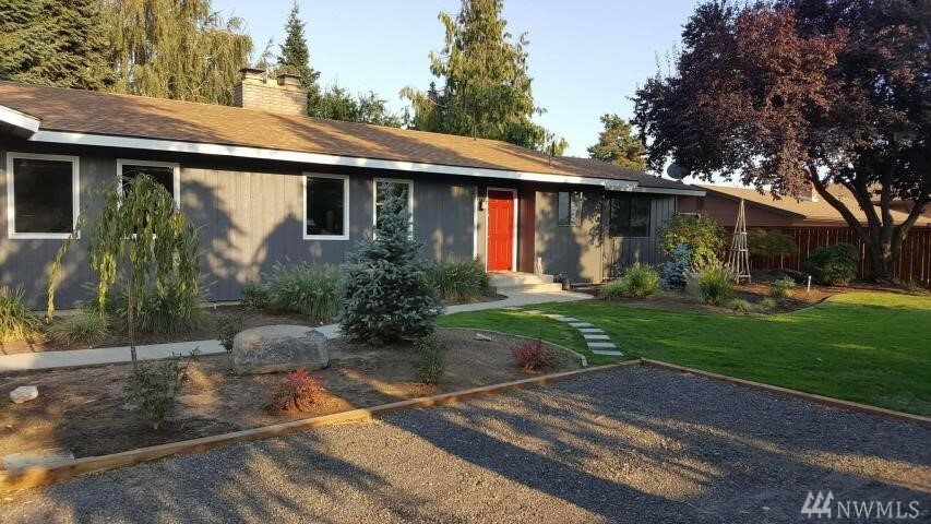 Property Photo:  1511 Eastmont Ave NE  WA 98802 