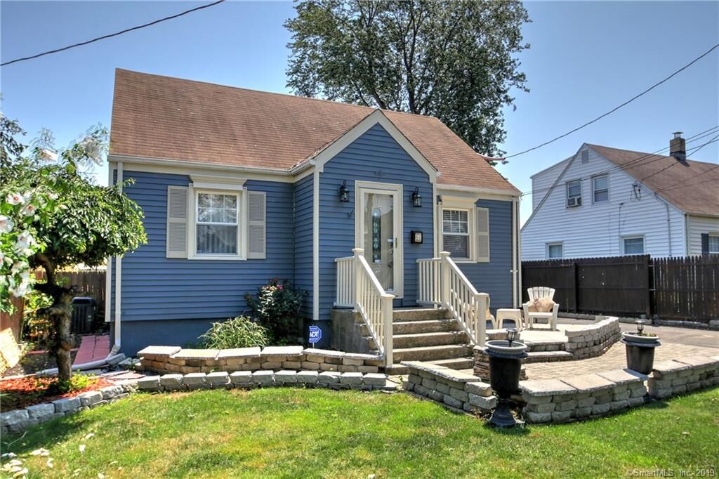 Property Photo:  61 Hackett Street  CT 06461 