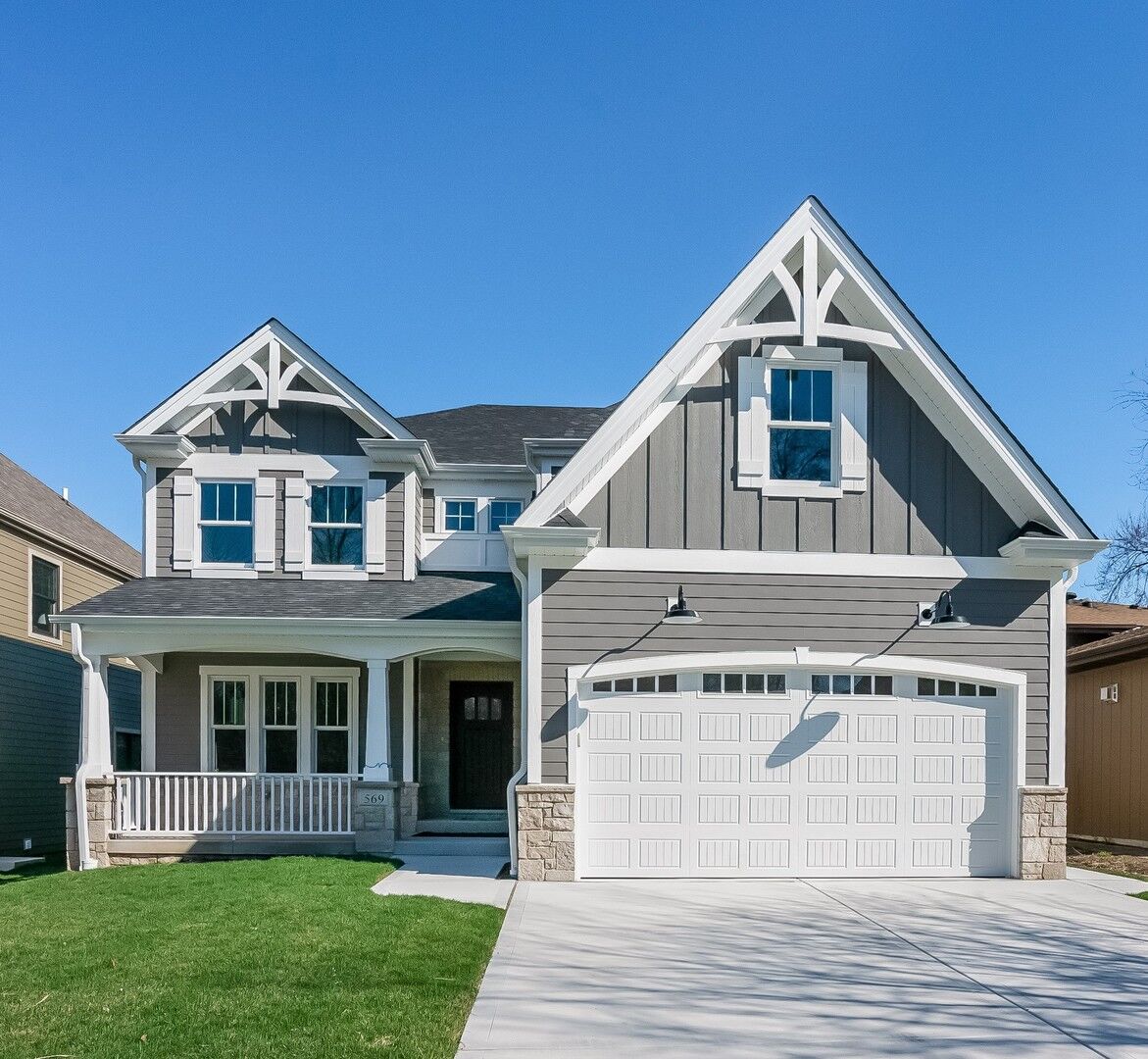 Property Photo:  569 West Fay Avenue  IL 60126 