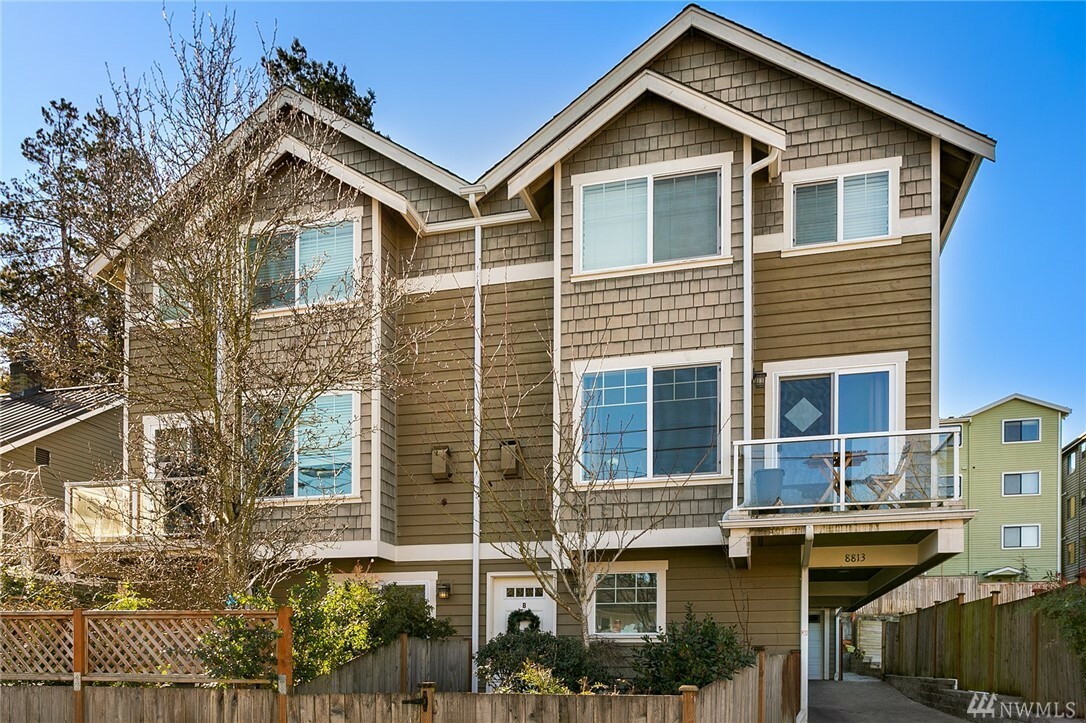 Property Photo:  8811 Midvale Ave N B  WA 98103 